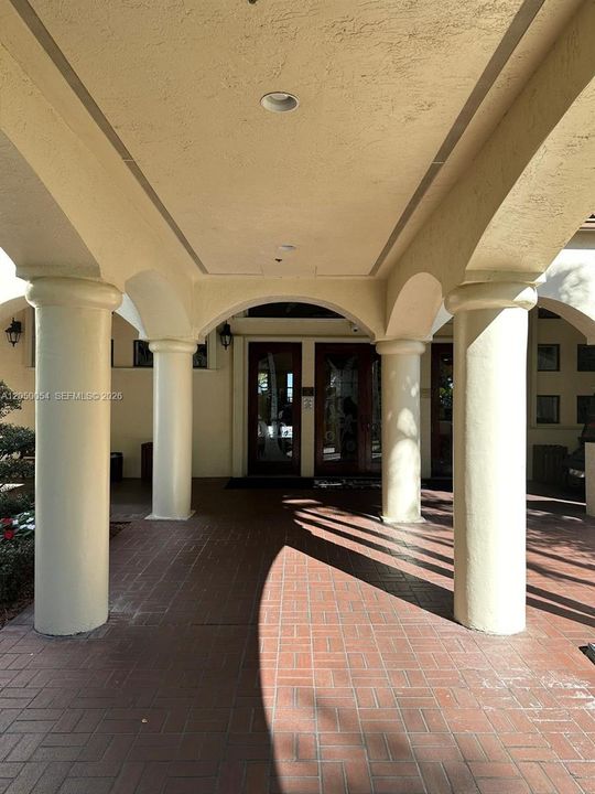 For Rent: $2,100 (2 beds, 2 baths, 960 Square Feet)