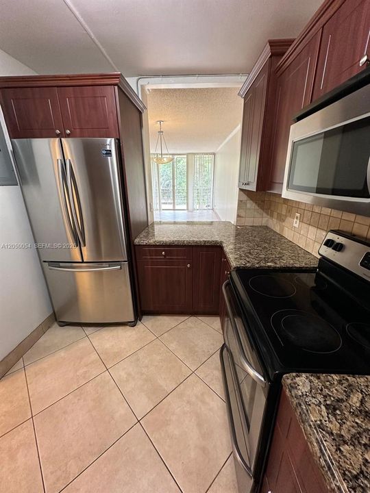 For Rent: $2,100 (2 beds, 2 baths, 960 Square Feet)