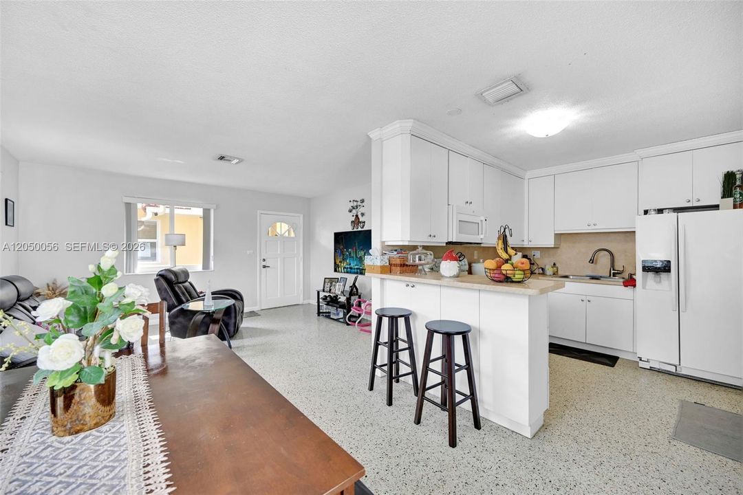 For Rent: $2,800 (3 beds, 2 baths, 2307 Square Feet)