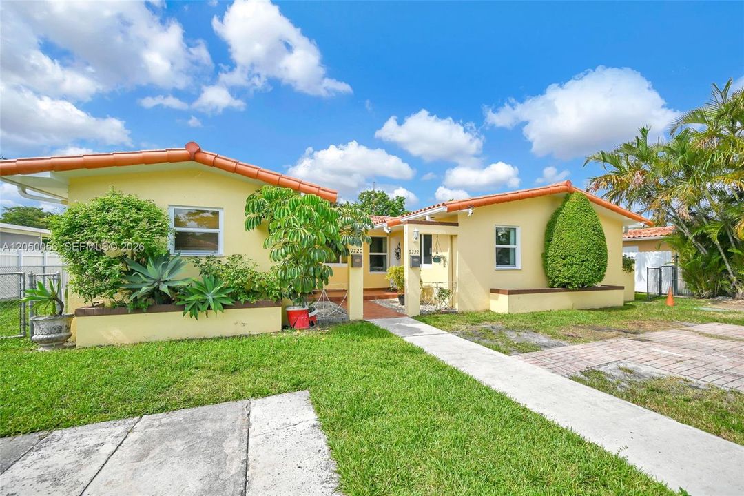 For Rent: $2,800 (3 beds, 2 baths, 2307 Square Feet)
