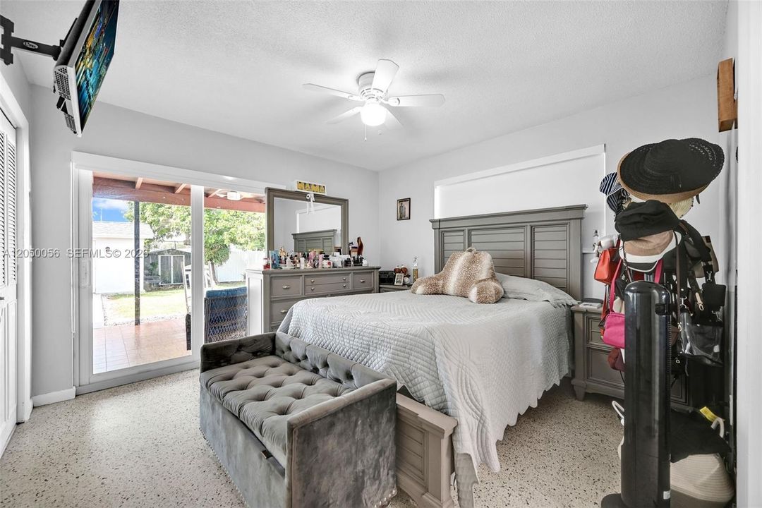 For Rent: $2,800 (3 beds, 2 baths, 2307 Square Feet)