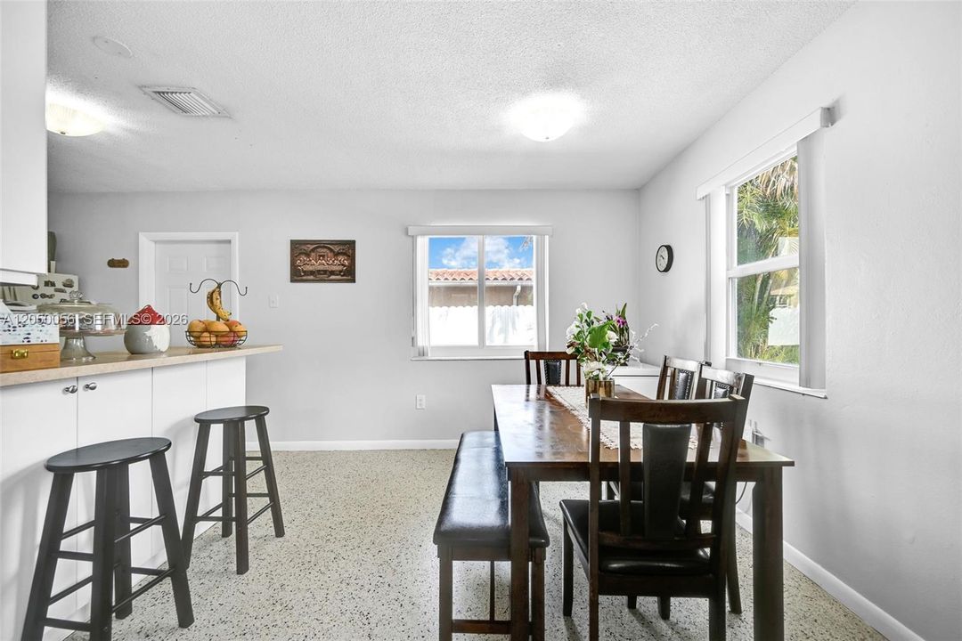 For Rent: $2,800 (3 beds, 2 baths, 2307 Square Feet)