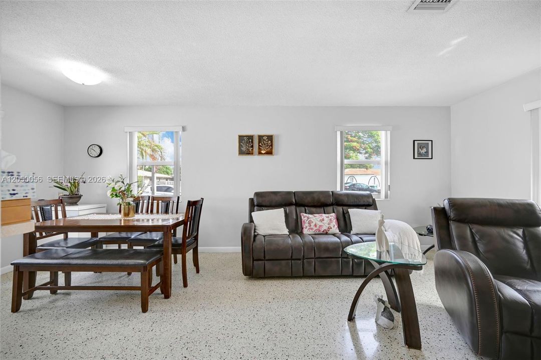 For Rent: $2,800 (3 beds, 2 baths, 2307 Square Feet)