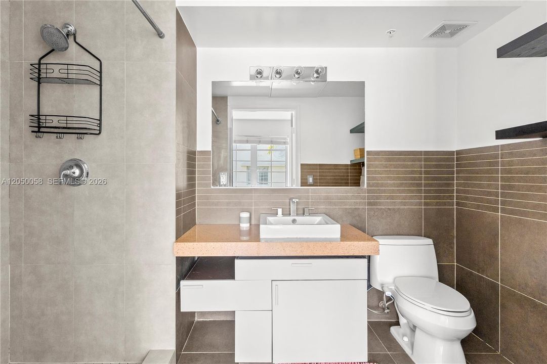 For Rent: $2,700 (1 beds, 1 baths, 596 Square Feet)