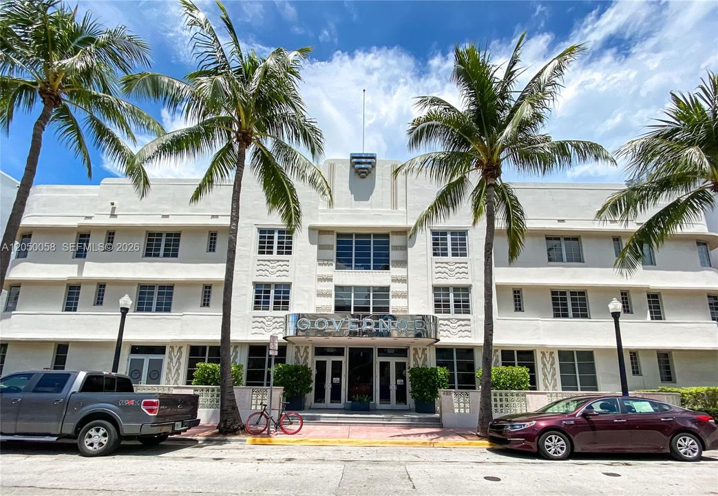 For Rent: $2,700 (1 beds, 1 baths, 596 Square Feet)