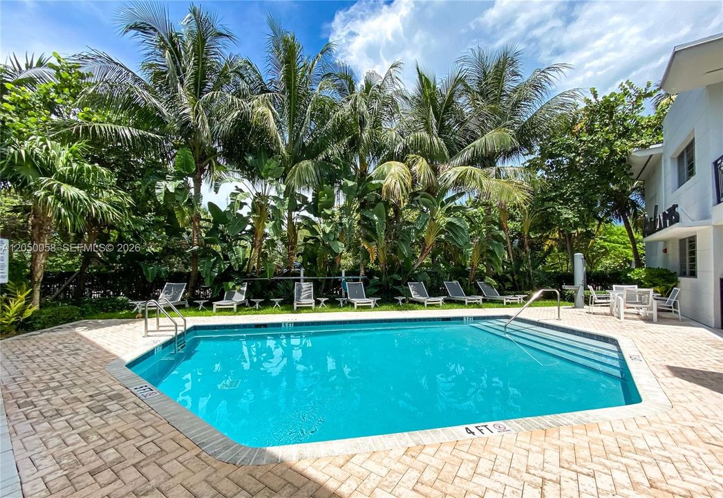 For Rent: $2,700 (1 beds, 1 baths, 596 Square Feet)