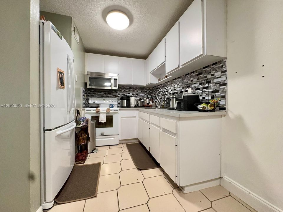 For Rent: $2,100 (18 beds, 10 baths, 7326 Square Feet)