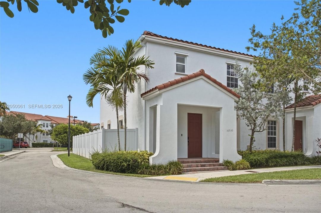 For Sale: $667,000 (4 beds, 3 baths, 1930 Square Feet)