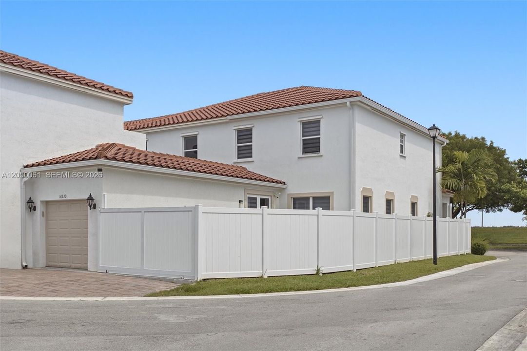 For Sale: $667,000 (4 beds, 3 baths, 1930 Square Feet)
