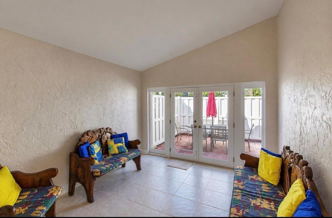 10.Interior-patio-open
