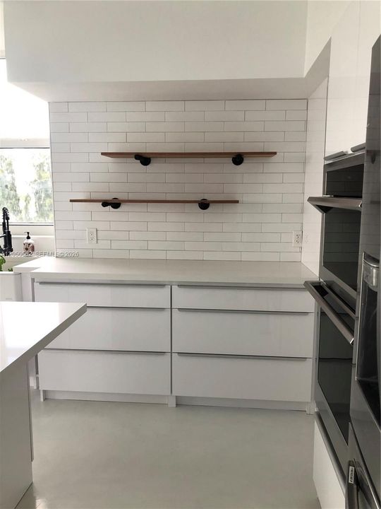 For Rent: $2,600 (2 beds, 2 baths, 957 Square Feet)