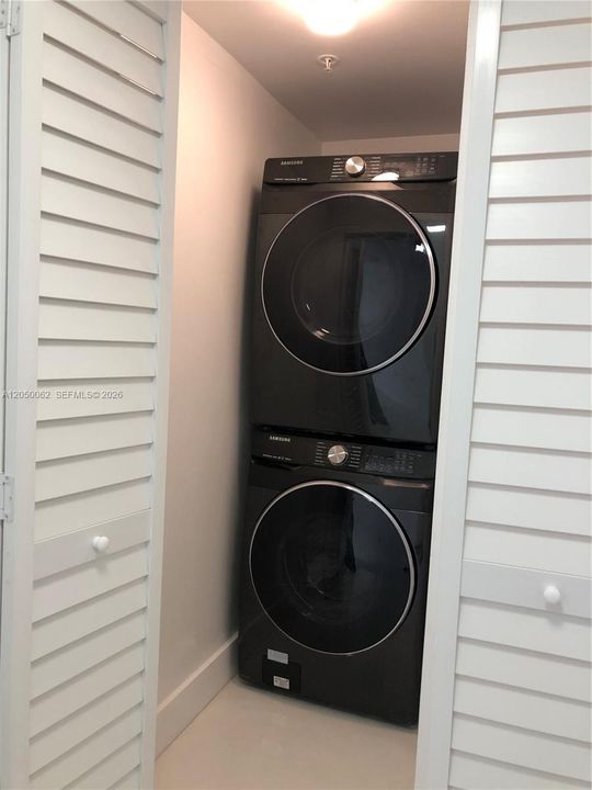 For Rent: $2,600 (2 beds, 2 baths, 957 Square Feet)