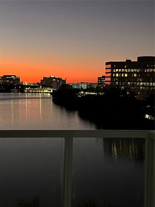 For Rent: $2,600 (2 beds, 2 baths, 957 Square Feet)