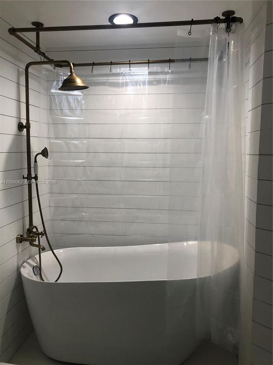 For Rent: $2,600 (2 beds, 2 baths, 957 Square Feet)