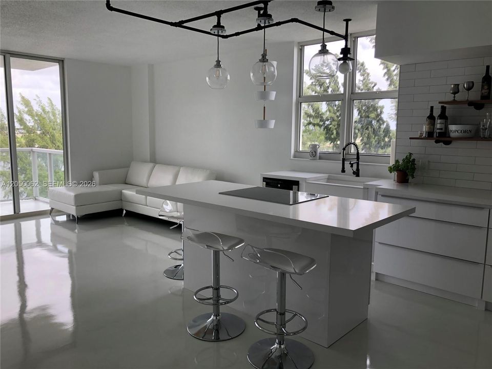 For Rent: $2,600 (2 beds, 2 baths, 957 Square Feet)