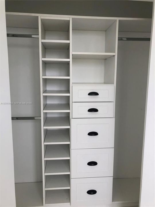 For Rent: $2,600 (2 beds, 2 baths, 957 Square Feet)