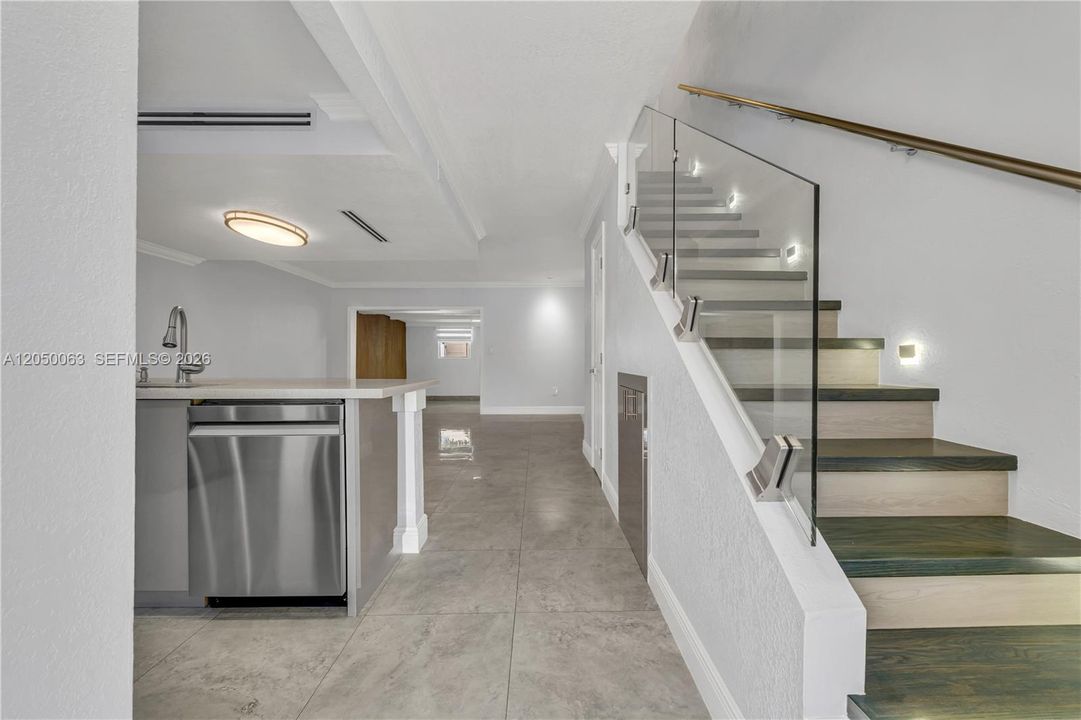 For Rent: $2,800 (2 beds, 2 baths, 1103 Square Feet)