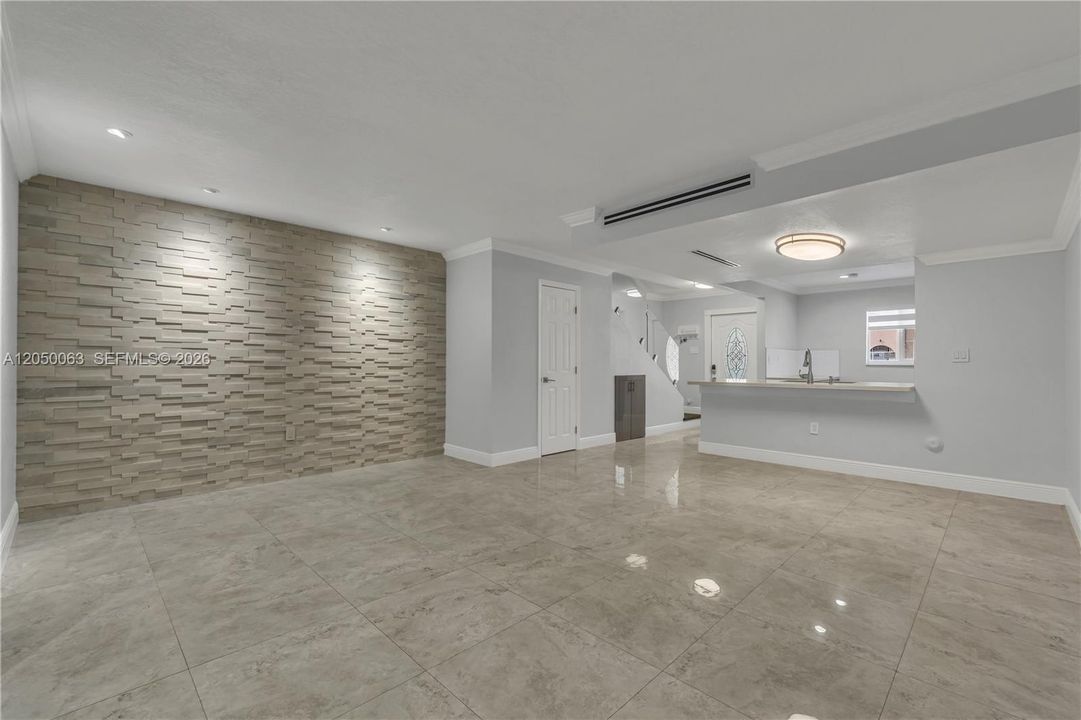 For Rent: $2,800 (2 beds, 2 baths, 1103 Square Feet)