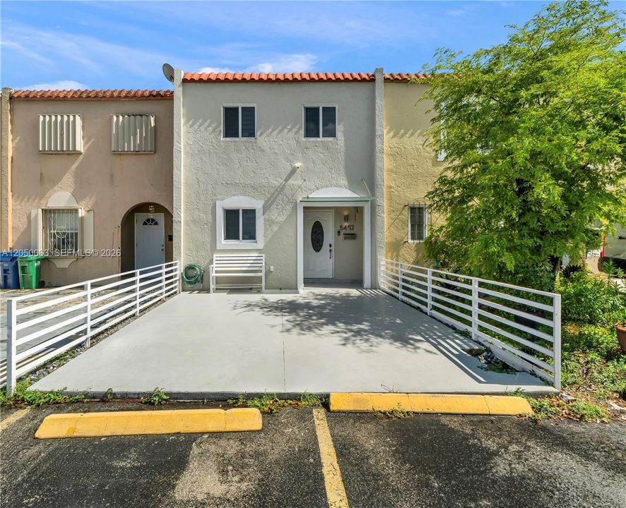 For Rent: $2,800 (2 beds, 2 baths, 1103 Square Feet)