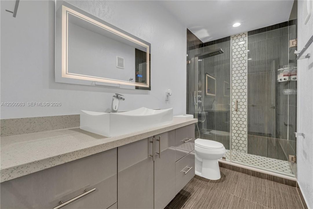 For Rent: $2,800 (2 beds, 2 baths, 1103 Square Feet)