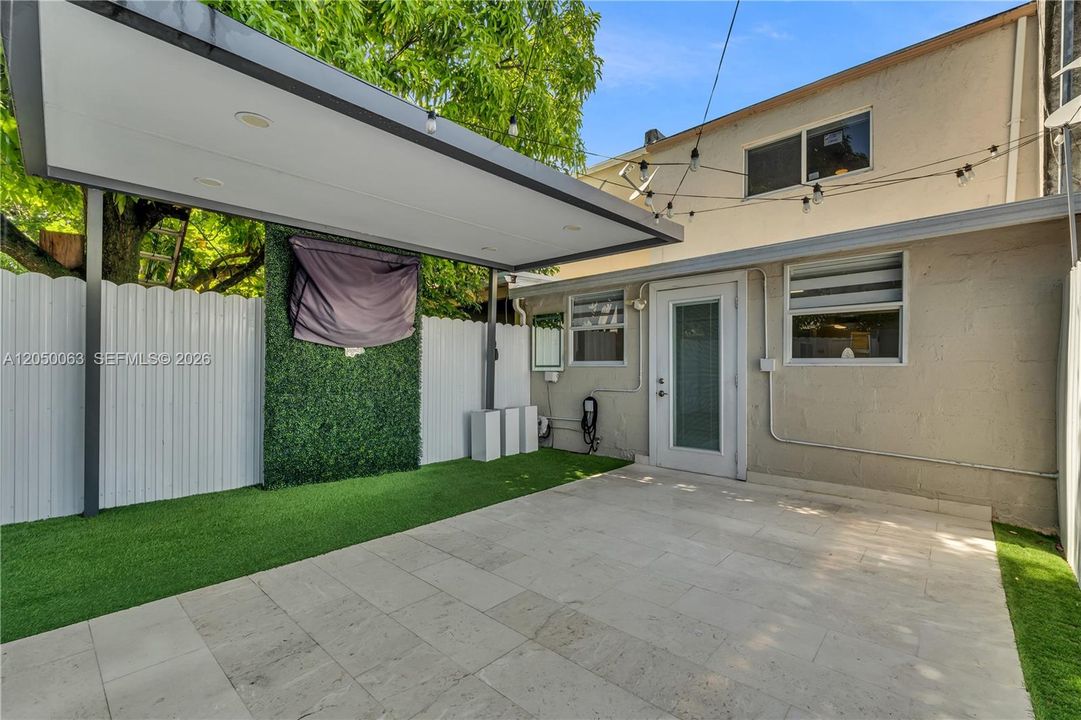 For Rent: $2,800 (2 beds, 2 baths, 1103 Square Feet)