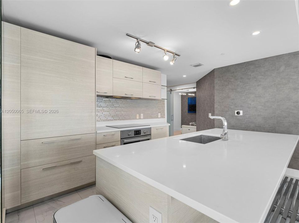 For Rent: $9,800 (3 beds, 3 baths, 1646 Square Feet)