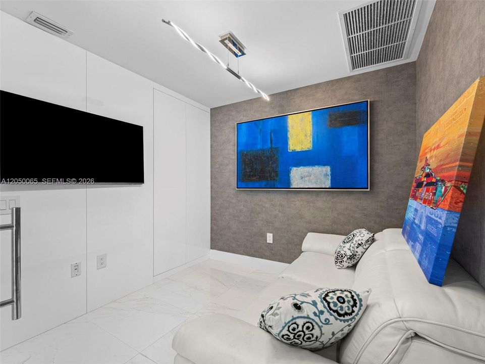 For Rent: $9,800 (3 beds, 3 baths, 1646 Square Feet)