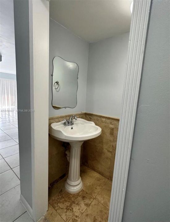 For Rent: $2,500 (2 beds, 2 baths, 1060 Square Feet)