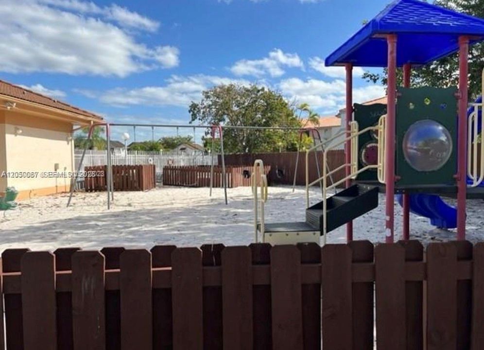 For Rent: $2,500 (2 beds, 2 baths, 1060 Square Feet)