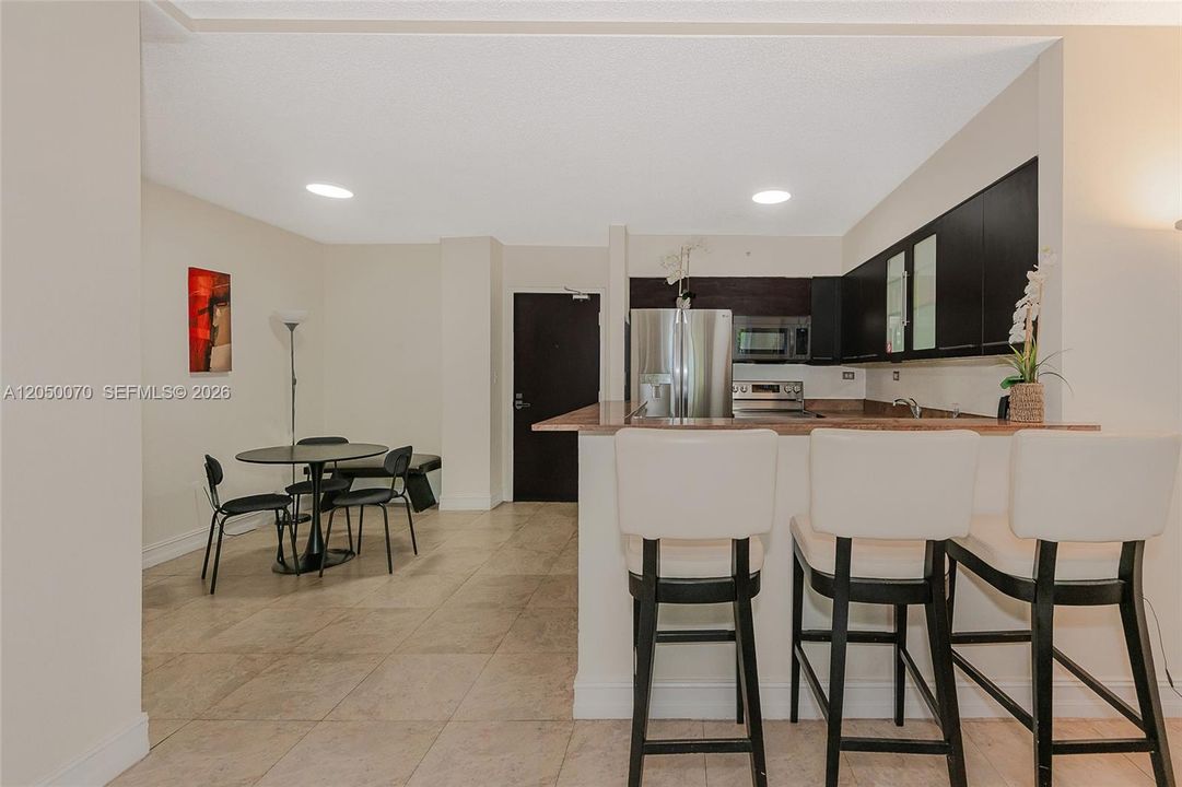 For Rent: $3,695 (2 beds, 1 baths, 1069 Square Feet)