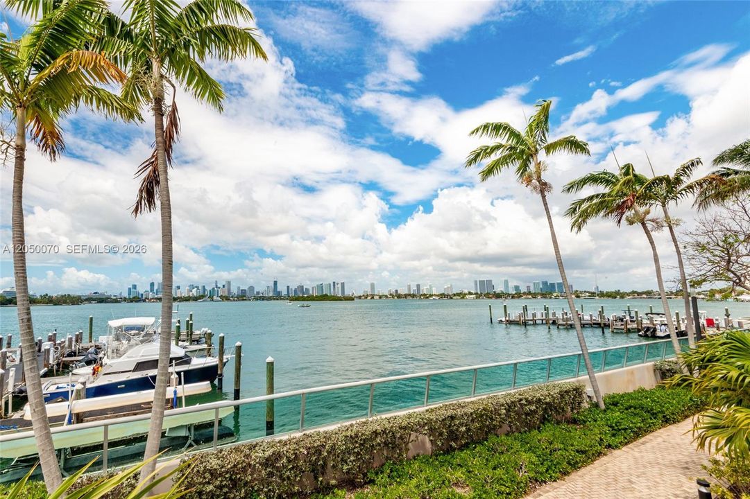 For Rent: $3,695 (2 beds, 1 baths, 1069 Square Feet)