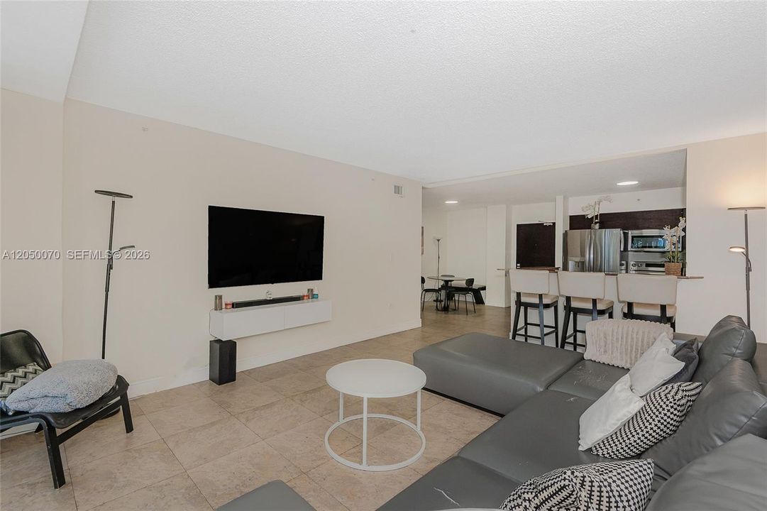 For Rent: $3,695 (2 beds, 1 baths, 1069 Square Feet)
