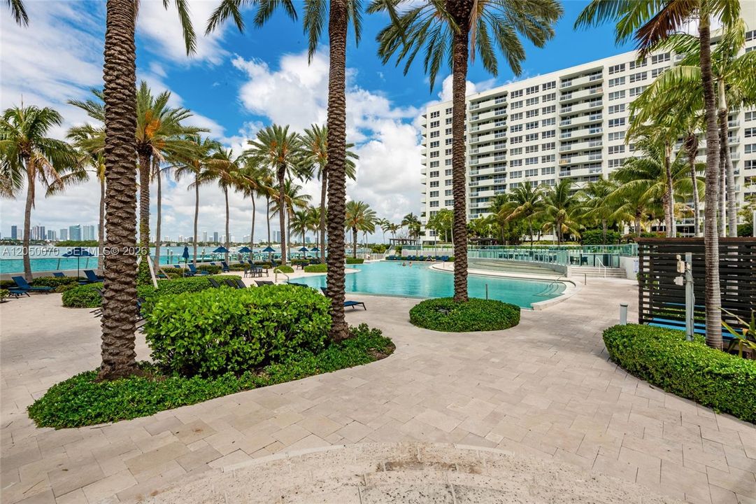 For Rent: $3,695 (2 beds, 1 baths, 1069 Square Feet)