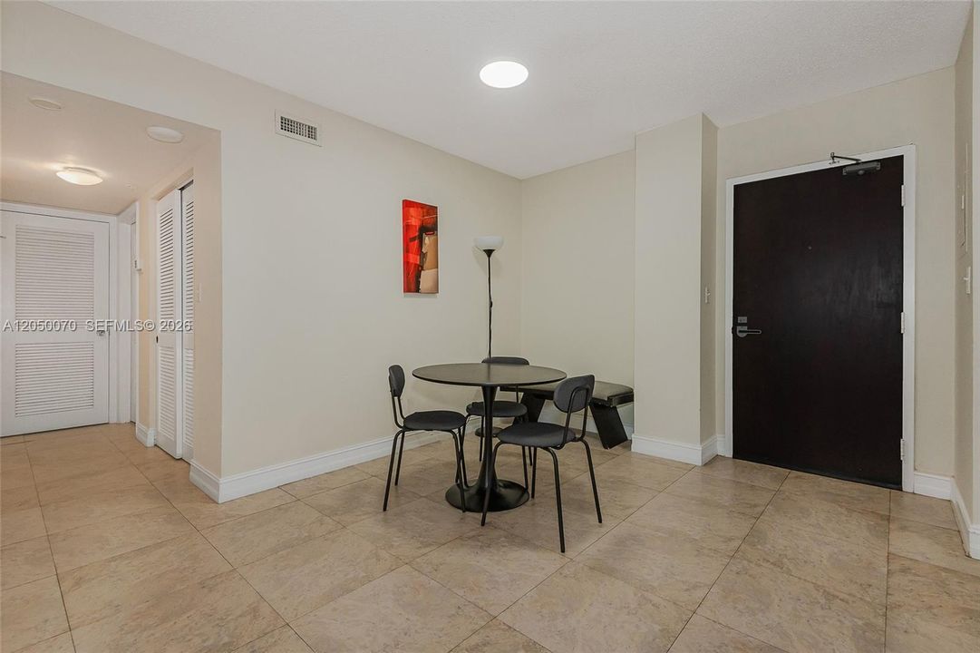 For Rent: $3,695 (2 beds, 1 baths, 1069 Square Feet)