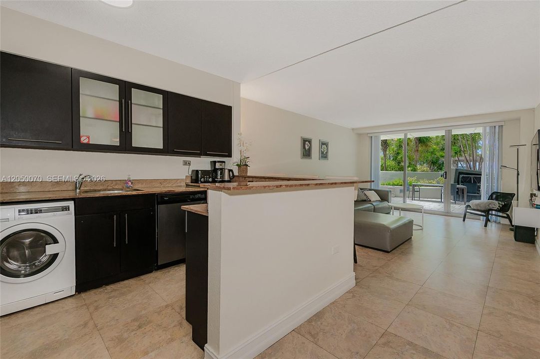 For Rent: $3,695 (2 beds, 1 baths, 1069 Square Feet)