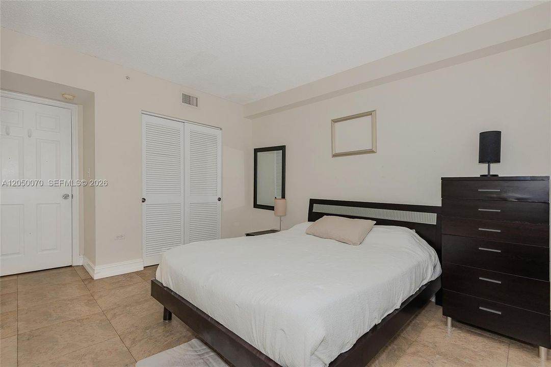 For Rent: $3,695 (2 beds, 1 baths, 1069 Square Feet)