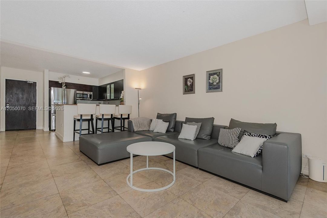 For Rent: $3,695 (2 beds, 1 baths, 1069 Square Feet)