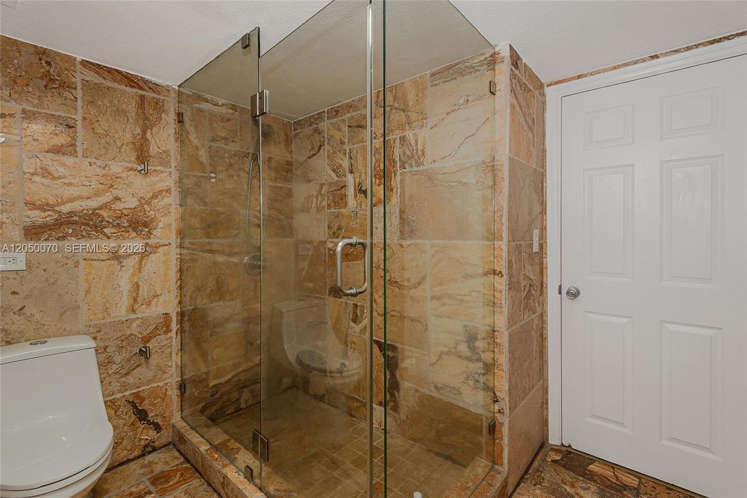 For Rent: $3,695 (2 beds, 1 baths, 1069 Square Feet)