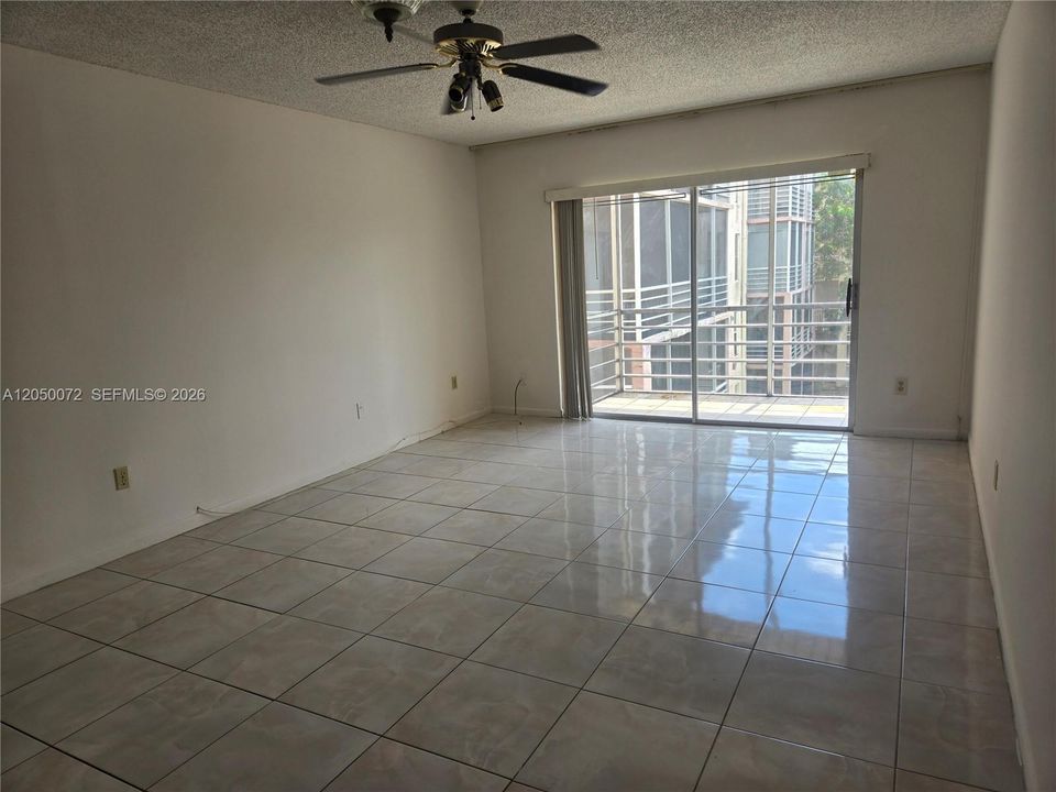 For Rent: $1,700 (2 beds, 1 baths, 878 Square Feet)