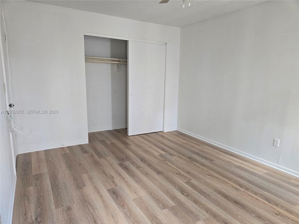 For Rent: $1,700 (2 beds, 1 baths, 878 Square Feet)