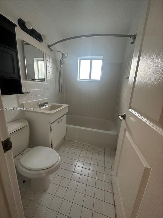 For Rent: $2,150 (2 beds, 1 baths, 980 Square Feet)