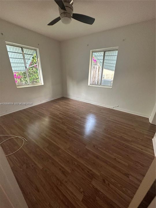 For Rent: $2,150 (2 beds, 1 baths, 980 Square Feet)