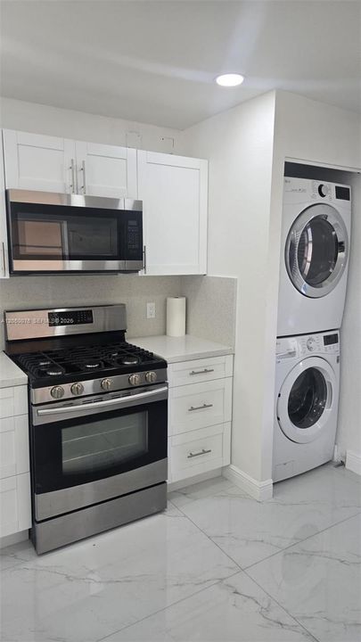 В аренду: $2,500 (2 спален, 2 ванн, 862 Квадратных фут)