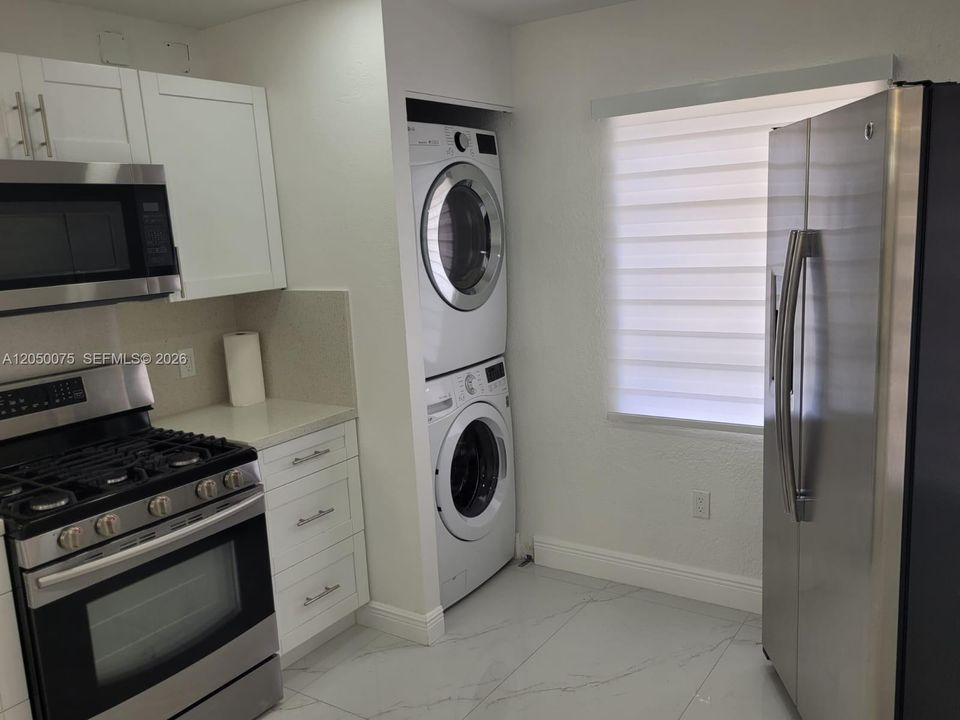 В аренду: $2,500 (2 спален, 2 ванн, 862 Квадратных фут)