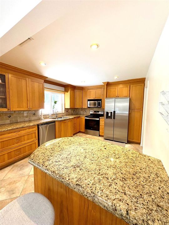 For Sale: $700,000 (3 beds, 2 baths, 1991 Square Feet)
