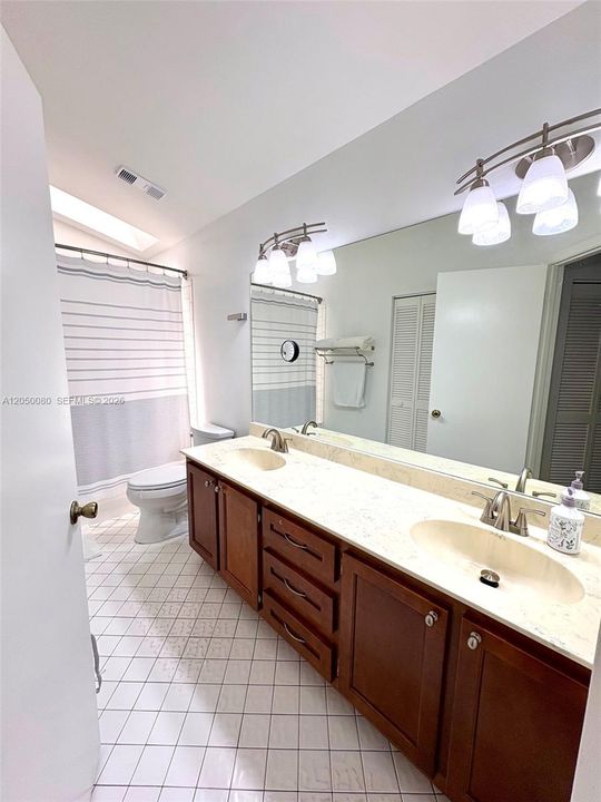 For Sale: $700,000 (3 beds, 2 baths, 1991 Square Feet)