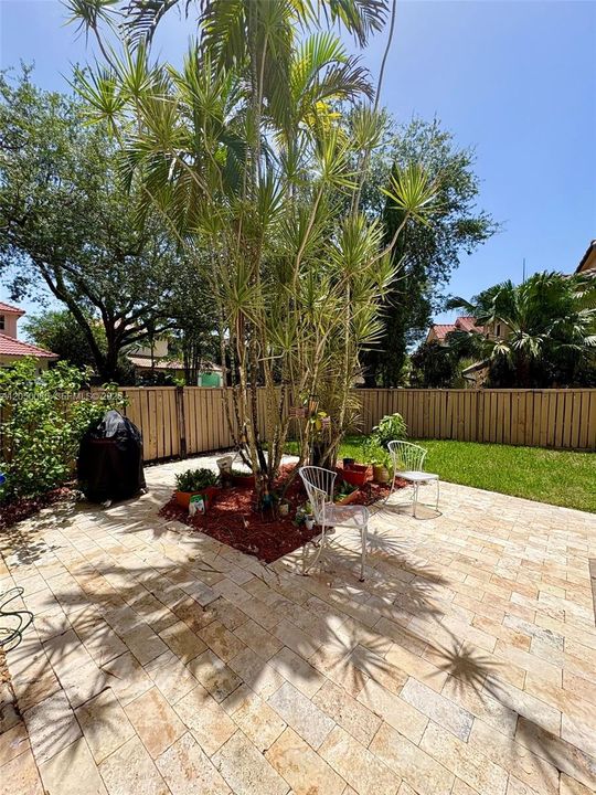 For Sale: $700,000 (3 beds, 2 baths, 1991 Square Feet)