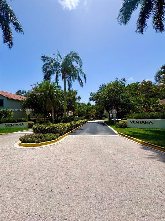 For Sale: $700,000 (3 beds, 2 baths, 1991 Square Feet)