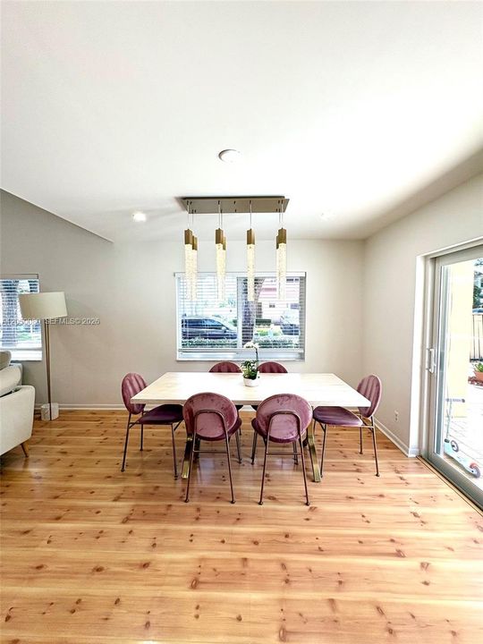 For Sale: $700,000 (3 beds, 2 baths, 1991 Square Feet)