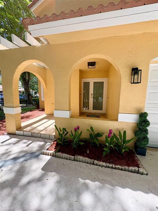 For Sale: $700,000 (3 beds, 2 baths, 1991 Square Feet)